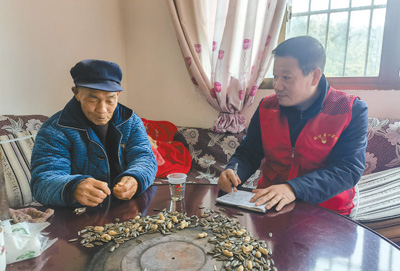 “用心做好每一件关乎群众利益的事”（“我是党员，我在岗位”）